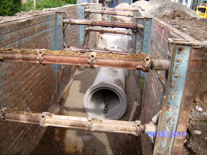 Tiefbau - Speicherkanal DN 1000  - Unsere Leistungsbereiche: Planung, Ausschreibung, Mitwirkung bei der Vergabe, Objektüberwachung - Bauüberwachung und Dokumentation